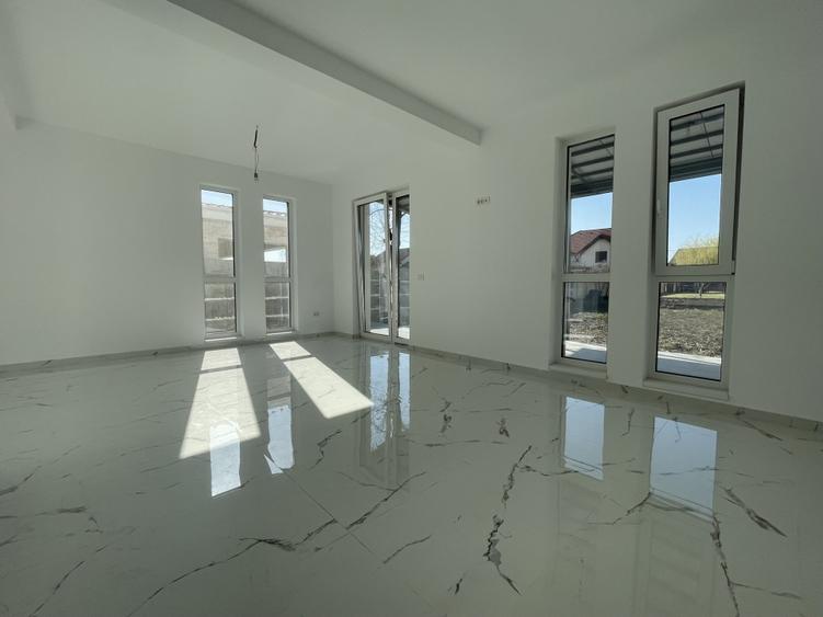Duplex cu 5 camere cu Canalizare în Dumbrăvița