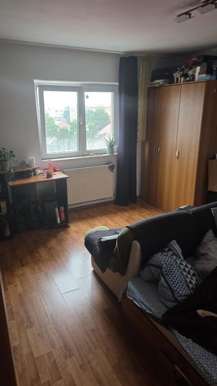Apartament cu 3 camere decomandat, mobilat în Exterior Vest