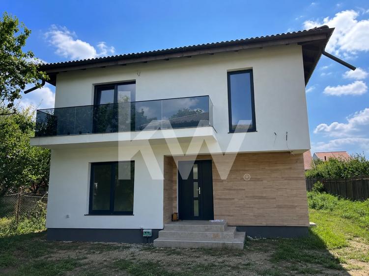 Casă individuală cu 5 camere cu Canalizare în Sânpetru