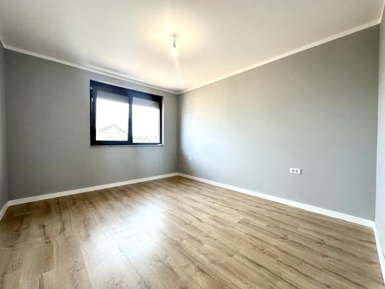 Duplex cu 5 camere cu Canalizare în Dumbrăvița