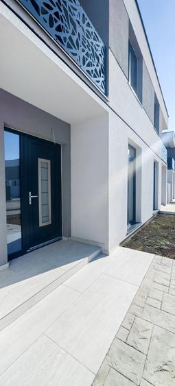 Duplex cu 5 camere cu Canalizare în Mehala