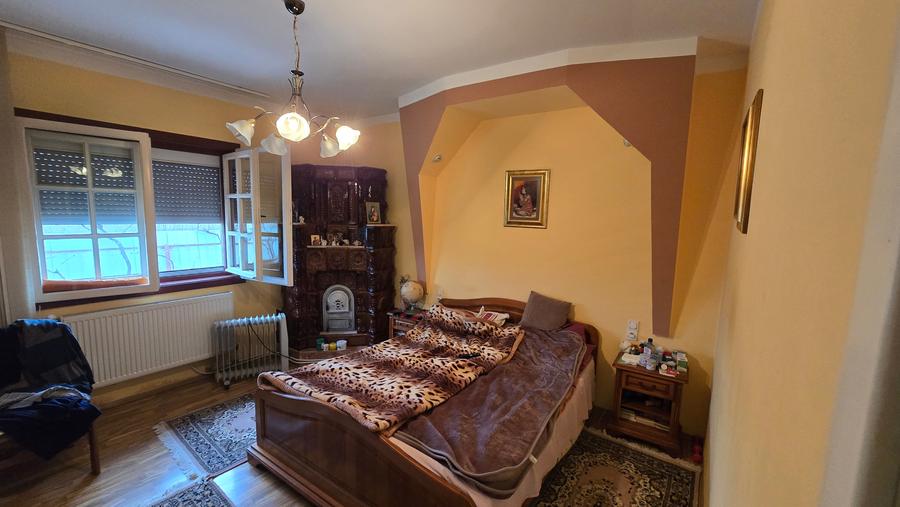Casă individuală cu 5 camere cu Garaj în Petrești