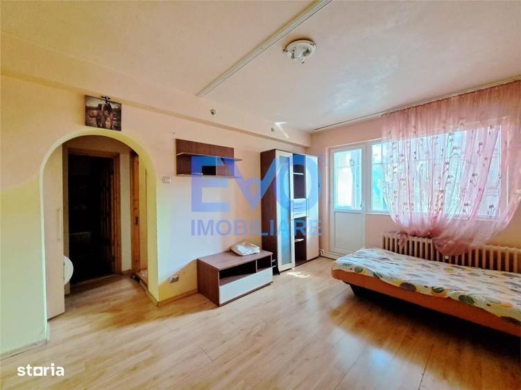 Apartament cu 3 camere semidecomandat în Tătărași