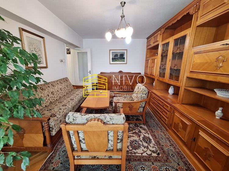 Apartament cu 3 camere decomandat, mobilat în Cornișa