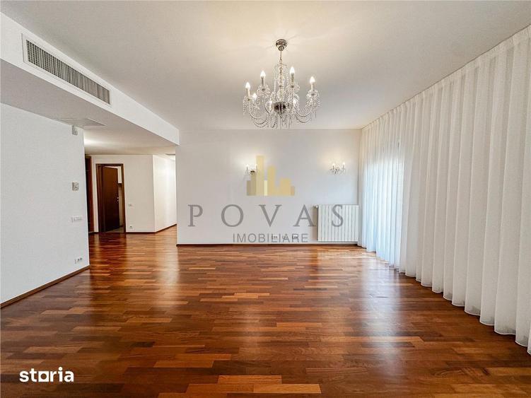 Apartament cu 4 camere decomandat, mobilat în Băneasa