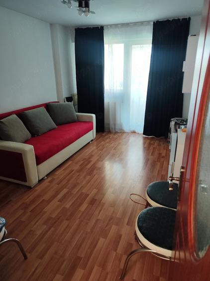 Apartament cu 2 camere semidecomandat în Berceni