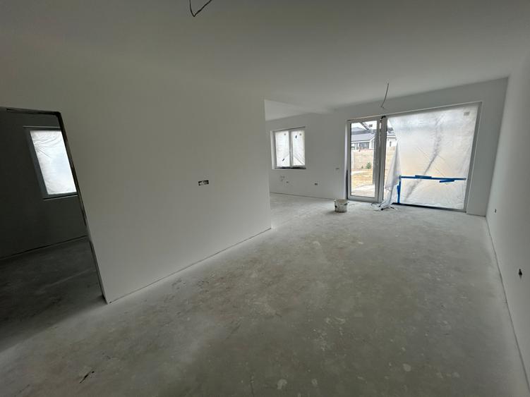 Duplex cu 3 camere cu Canalizare în Moșnița Nouă