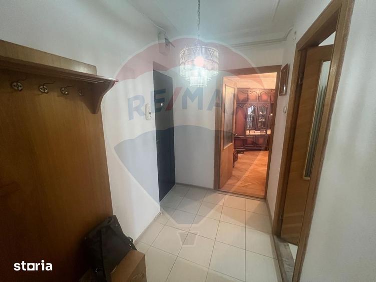 Apartament cu 3 camere, mobilat în Brăilei