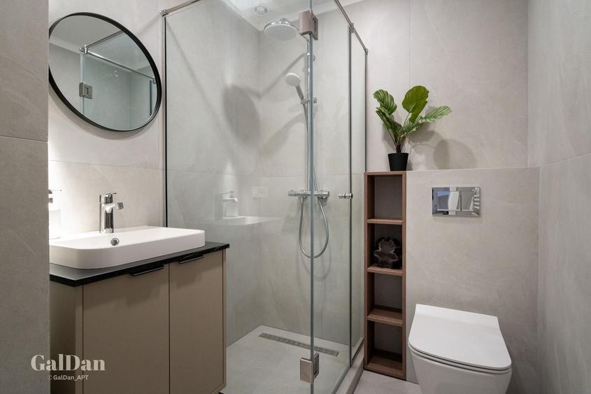 Apartament cu 5 camere în P-ța Universității
