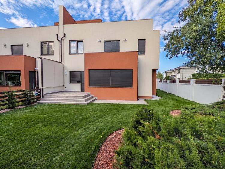 Duplex cu 5 camere cu Canalizare în Otopeni
