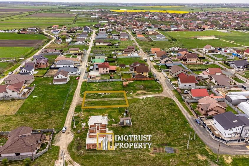 Teren Construcții intravilan de 748 mp, în Livada