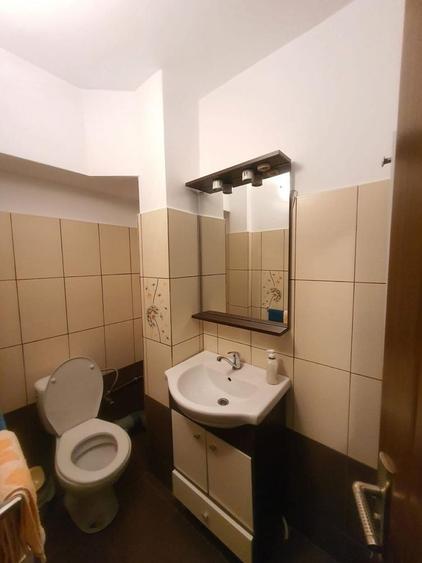 Apartament cu 3 camere decomandat în Florești