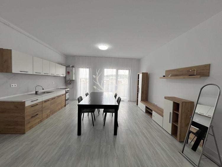 Apartament cu 2 camere semidecomandat, mobilat în Florești