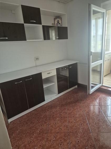 Apartament cu 2 camere decomandat în Pajura