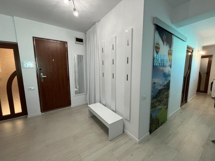 Apartament cu 3 camere decomandat, mobilat în Faleza Nord