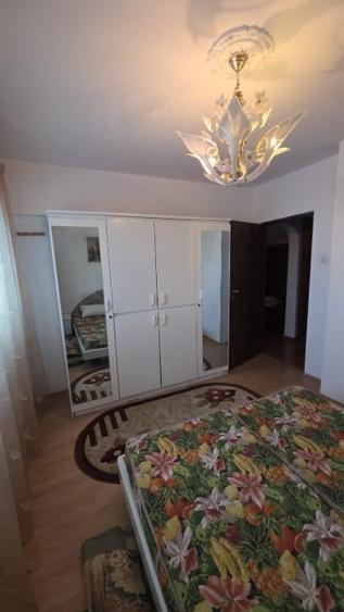 Apartament cu 4 camere decomandat, mobilat în Tei