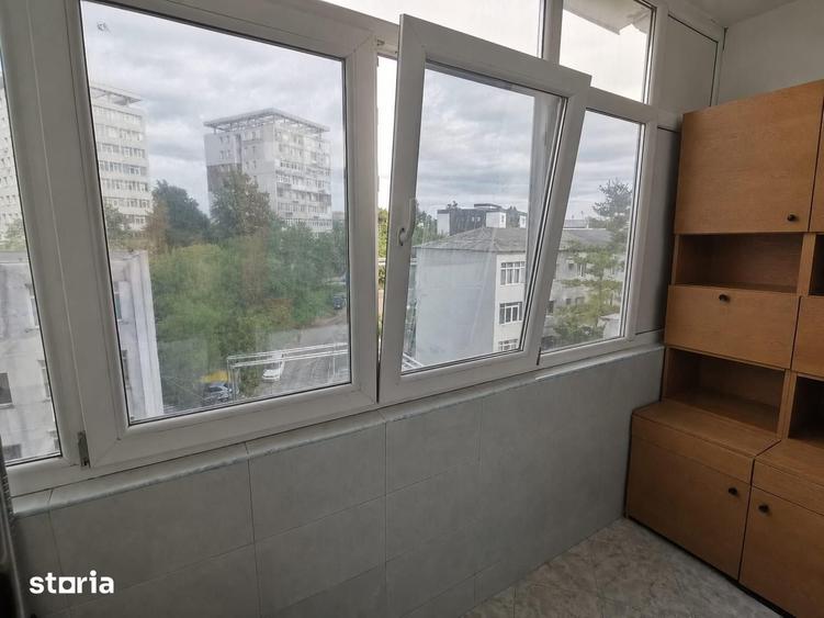 Apartament cu 3 camere decomandat în Cornișa
