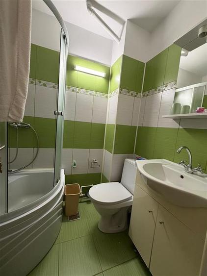 Apartament cu 4 camere decomandat în Târgu Cucu