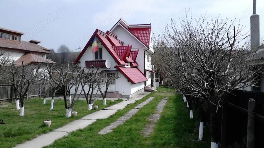 Casă cu Teren 1800 Mp în Grajduri