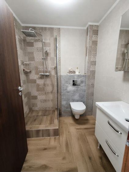 Casă cu 5 camere cu Canalizare în Dumbrăvița