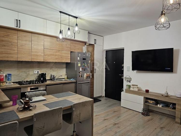 Apartament cu 3 camere decomandat, mobilat în Sânnicoară