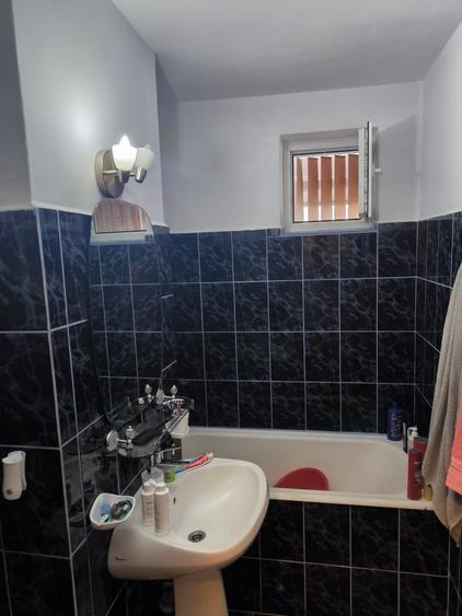 Apartament cu 3 camere semidecomandat în Hipodrom