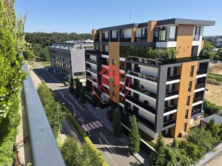 Apartament cu 5 camere semidecomandat în Băneasa