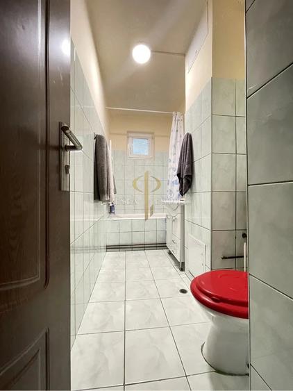 Apartament cu 3 camere semidecomandat, mobilat în Spitalul Județean