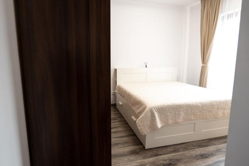 Apartament cu 3 camere semidecomandat, mobilat în 9 Mai