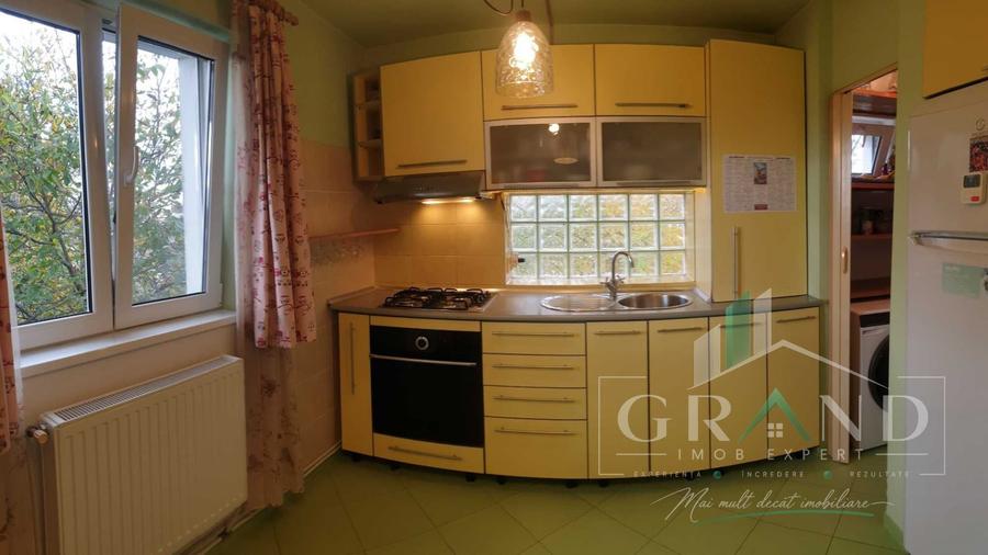 Apartament cu 2 camere decomandat, mobilat în Bulgaria
