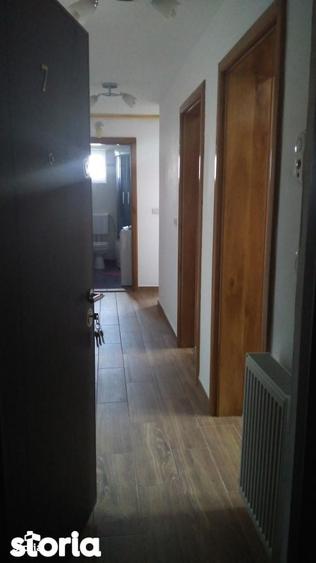 Apartament cu 2 camere decomandat în Intim
