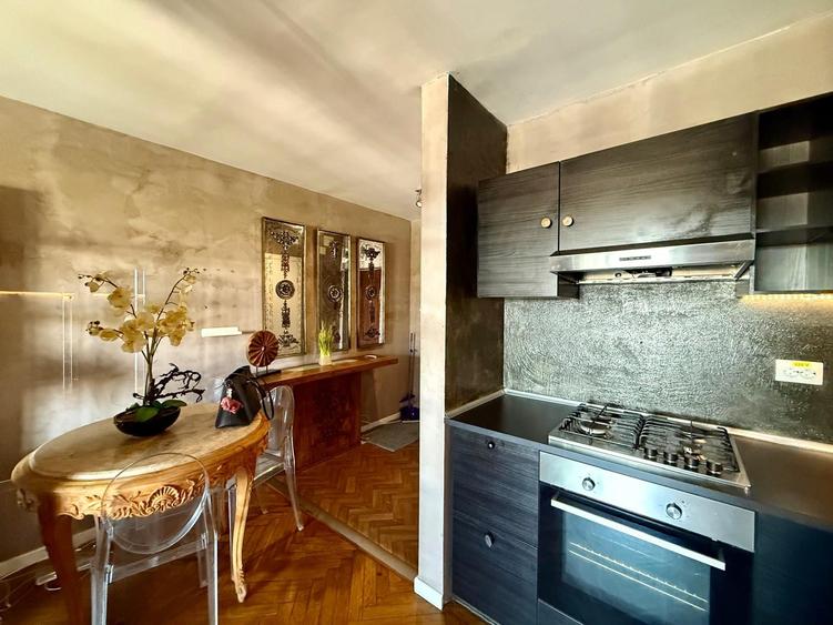 Apartament cu 3 camere semidecomandat în Sala Palatului