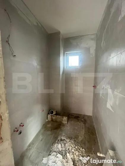 Apartament cu 3 camere semidecomandat în Decebal