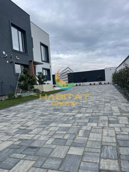 Casă individuală cu 8 camere cu Canalizare în Central