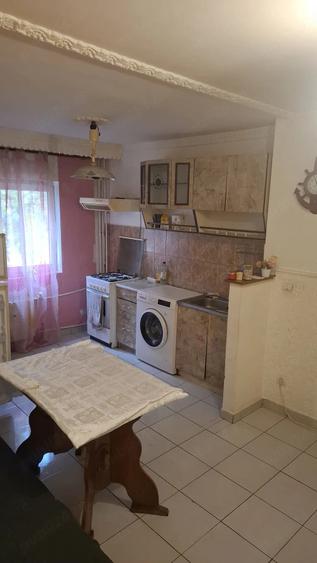 Apartament cu 2 camere decomandat în Republicii