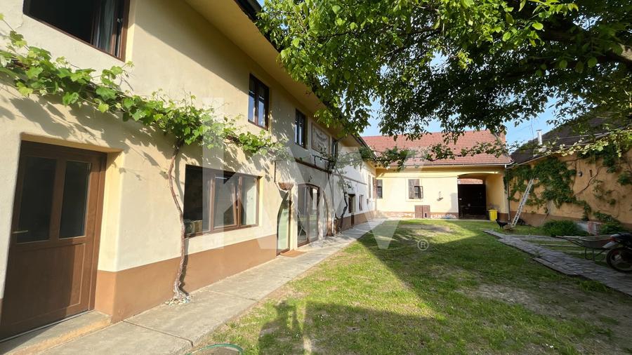 Casă individuală cu 20 camere cu Canalizare în Cristian