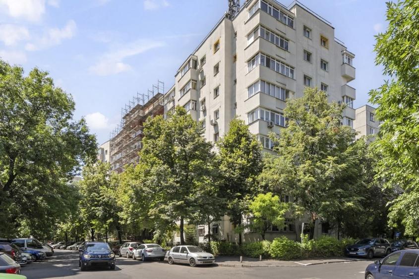 Apartament cu 3 camere decomandat, mobilat în Tei