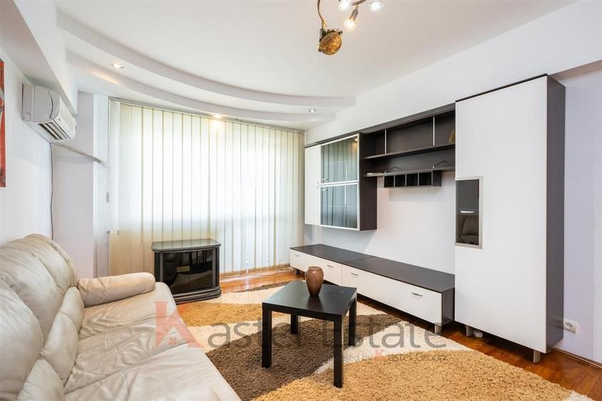 Apartament cu 3 camere semidecomandat, mobilat în Titan