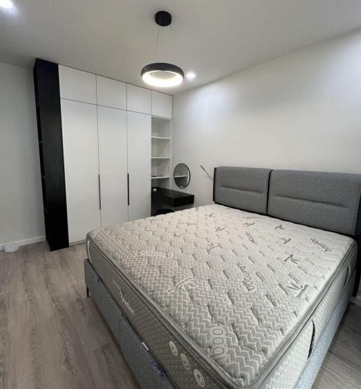 Apartament cu 3 camere semidecomandat, mobilat în Pipera