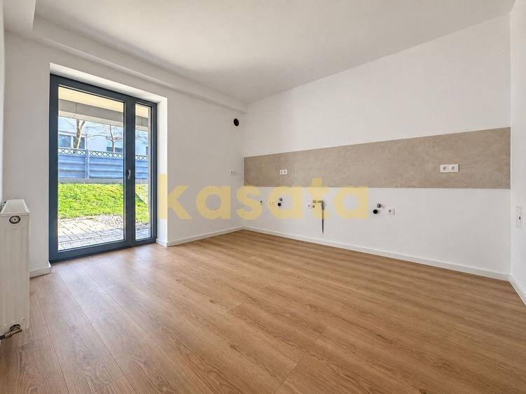 Apartament cu 3 camere decomandat în Tei