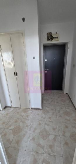 Apartament cu 3 camere semidecomandat în Cablul Românesc