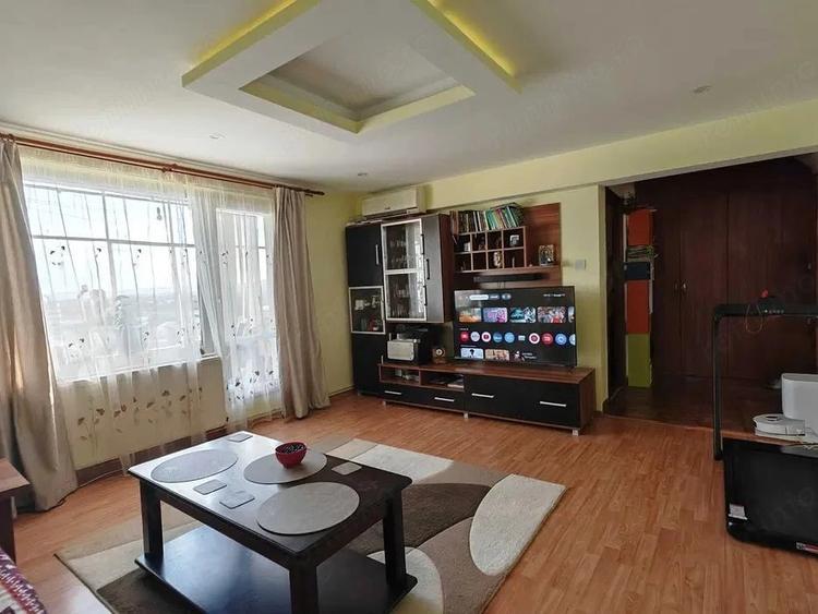 Apartament cu 3 camere decomandat în Unirii