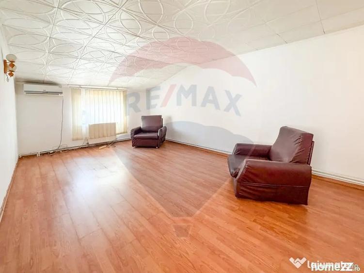 Spațiu comercial, de 573 mp, în Casa de Cultură