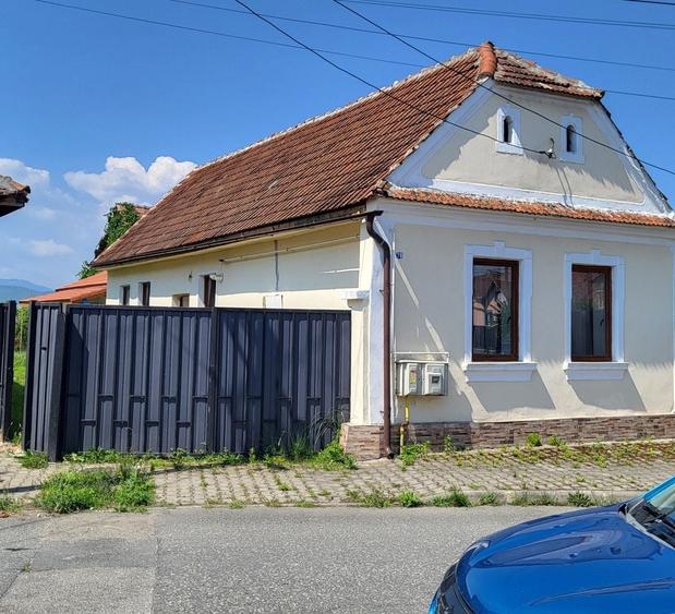 Casă cu 4 camere cu Teren 98 Mp în Central