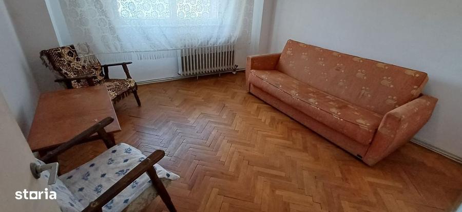 Apartament cu 3 camere decomandat în Traian