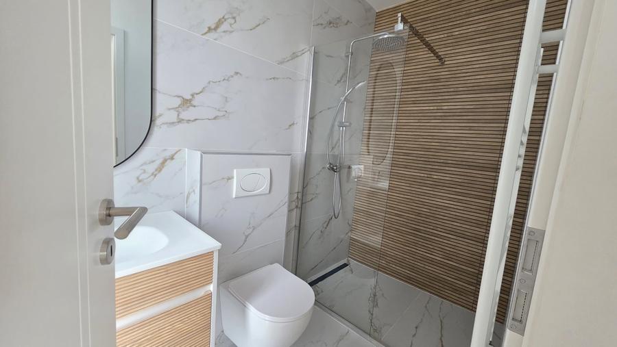 Casă individuală cu 4 camere cu Canalizare în Dumbrăvița