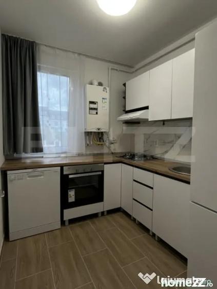 Apartament cu 3 camere semidecomandat în Florești
