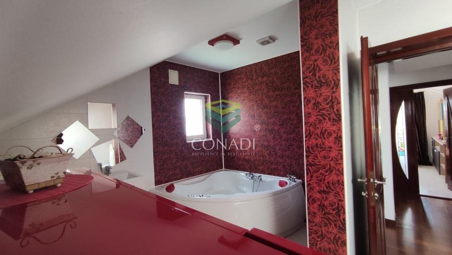 Casă individuală cu 5 camere cu Canalizare în Tamași