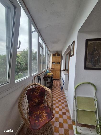 Apartament cu 3 camere decomandat în Calea București
