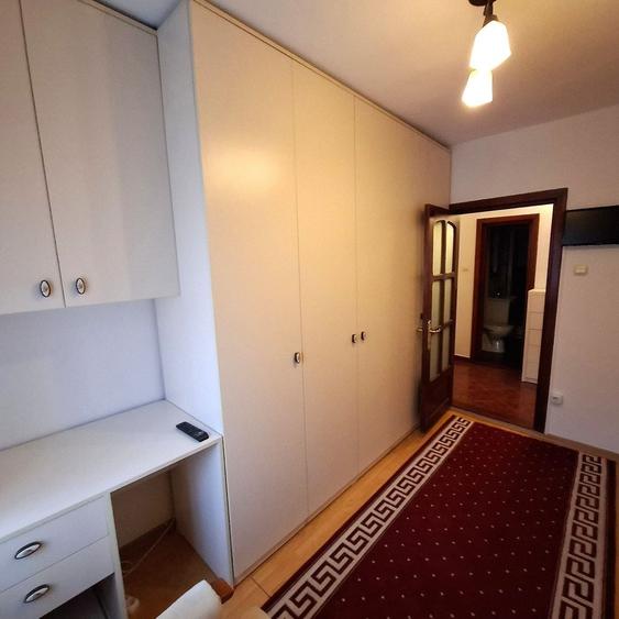 Apartament cu 4 camere decomandat în Central